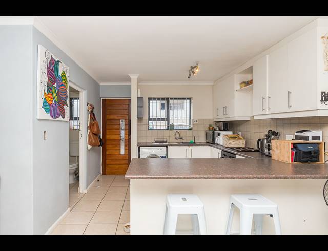 2 BEDROOM FLAT FOR SALE IN PLUMSTEAD